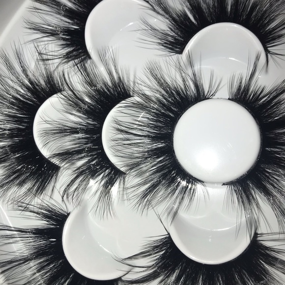 False Eyelashes! - Picture 2 of 3